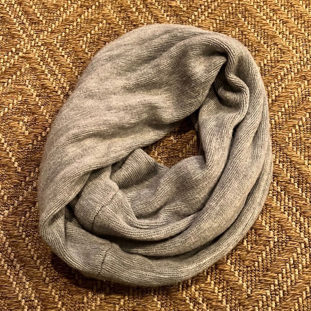 Gray infinity close to neck scarf